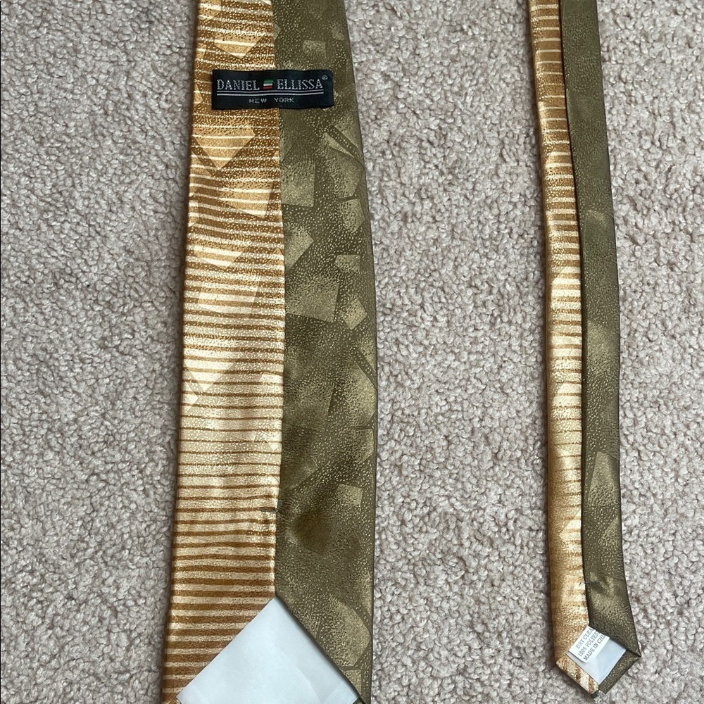 Daniel Ellissa Patterned Tie - Picture 4 of 4